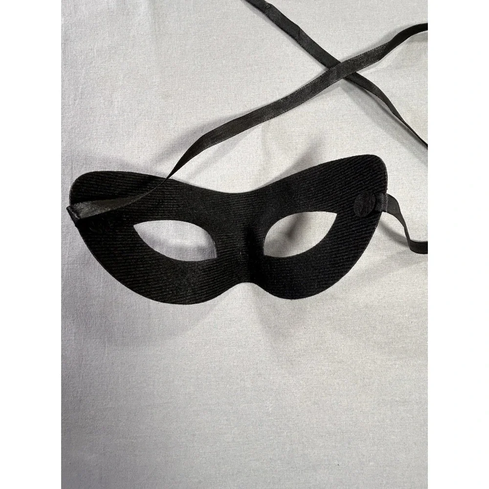 Venetian-style half-face masquerade‎ black mask glitter scrollwork design Adult